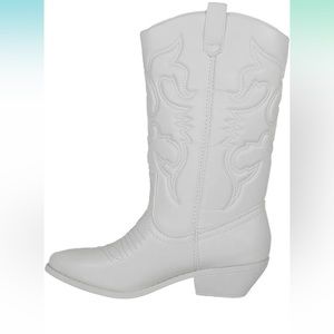 Brand new white boots